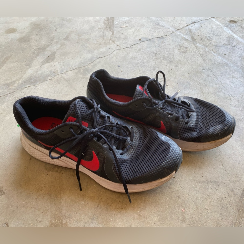 Men’s Nike size 12 shoe.